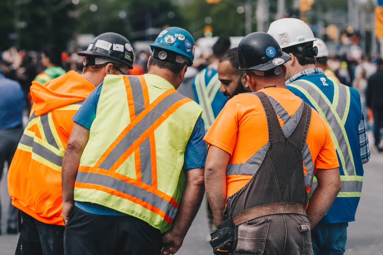 construction-worker-s-meeting construction-worker-s-meeting